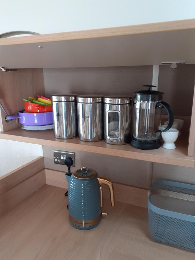 Rick'S Retreat Static Caravan Near The Beach With Free Wifi Лосимът Екстериор снимка