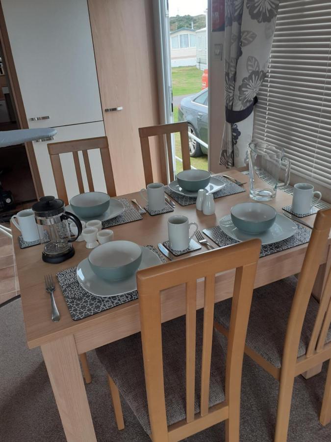 Rick'S Retreat Static Caravan Near The Beach With Free Wifi Лосимът Екстериор снимка