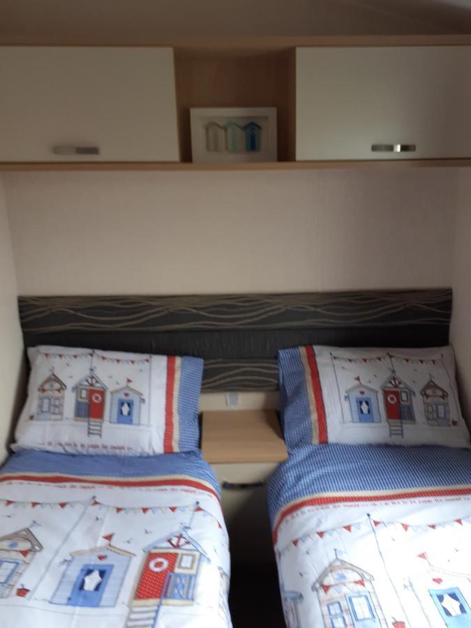 Rick'S Retreat Static Caravan Near The Beach With Free Wifi Лосимът Екстериор снимка