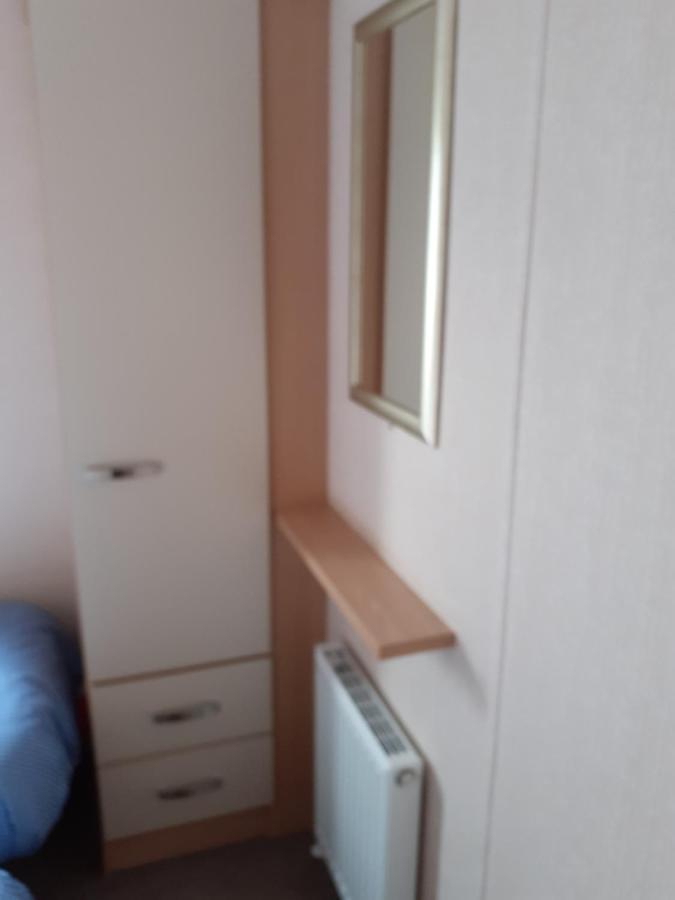 Rick'S Retreat Static Caravan Near The Beach With Free Wifi Лосимът Екстериор снимка