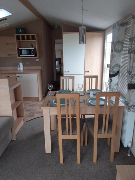 Rick'S Retreat Static Caravan Near The Beach With Free Wifi Лосимът Екстериор снимка